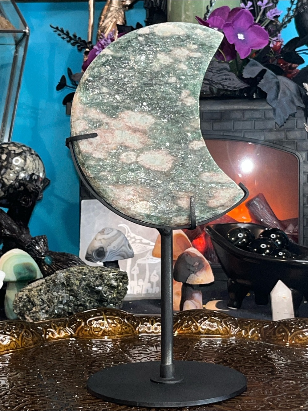 Green mica and pink feldspar moon in stand